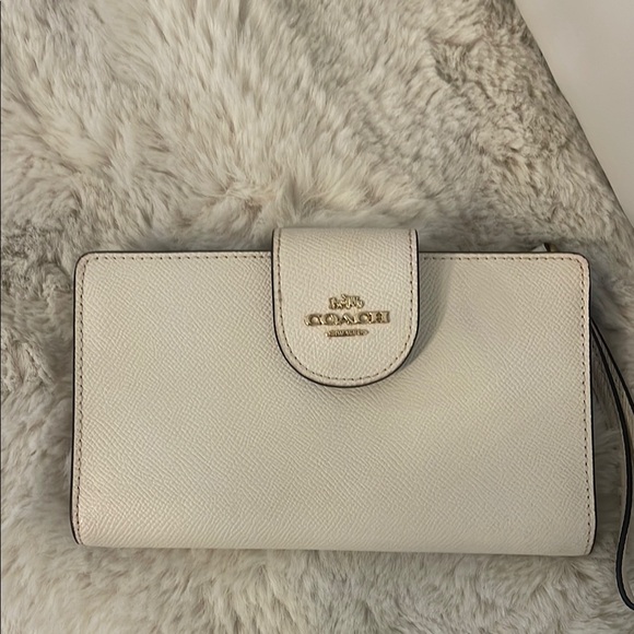Coach White Leather Wallet used like a New - Picture 1 of 4